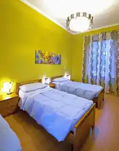 Duca's Guest House - 9