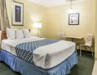 Suburban Studios Cape Coral - 5