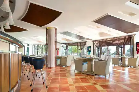 Le Meridien Al Aqah Beach Resort - 22