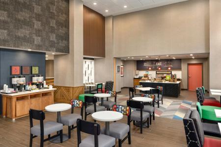 Hampton Inn & Suites West - 18