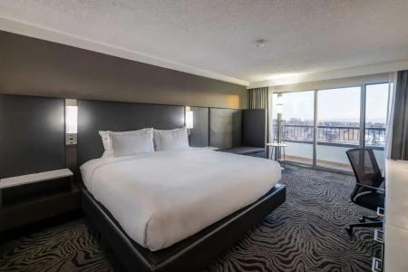 DoubleTree by Hilton North - 38