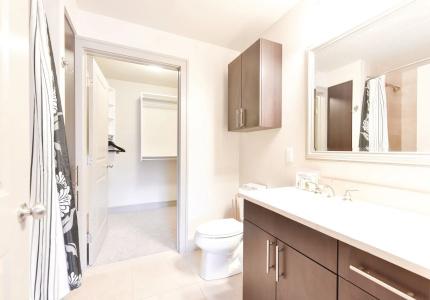 Global Luxury Suites Downtown - 9