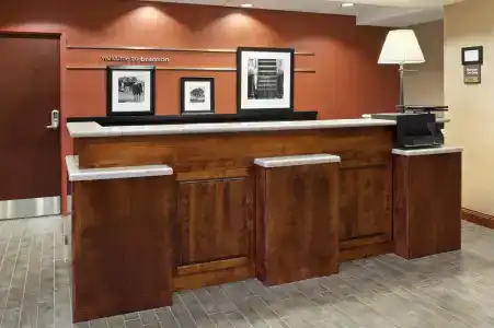 Hampton Inn - Hills - 24