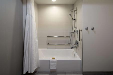 DoubleTree by Hilton - 8