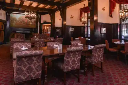 Red Coach Inn - 17