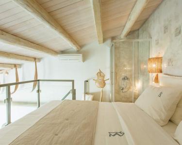 Blue Carpet Luxury Suites - 163