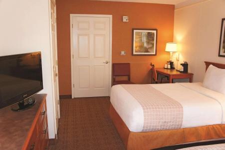 La Quinta Inn By Wyndham San Antonio South Park - 3