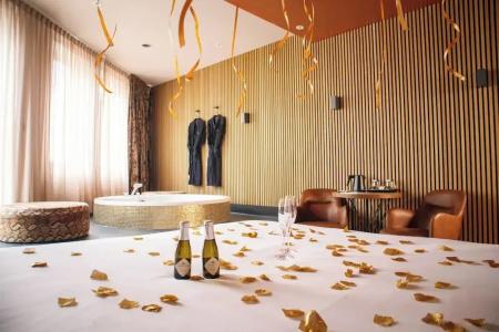 Manzo's Suites - 86