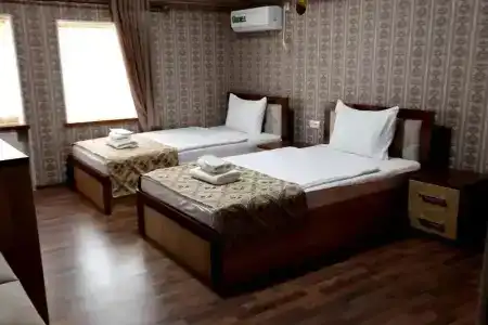 Hilton Plaza 777 - 5