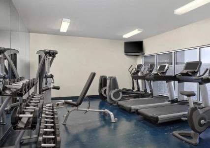 Four Points by Sheraton & Suites West - 9