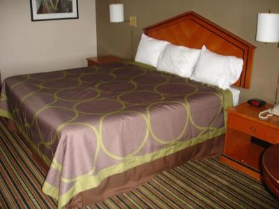 Super 8 by Wyndham/East Ridge - 7