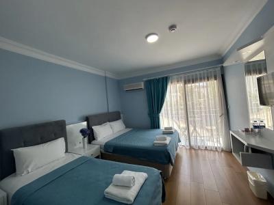 Boutique Marquis Blue - 38
