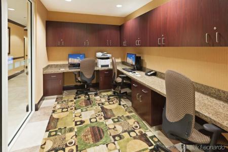 Holiday Inn Express & Suites West - 13