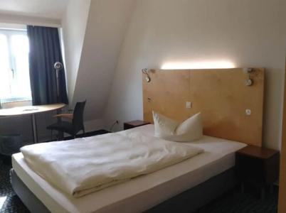 Check Inn Merseburg - 54