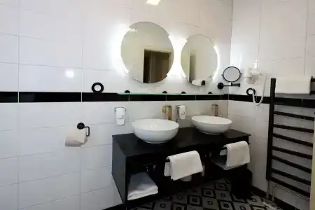 Art Deco Wolker By Astoria & Medical Spa - 7