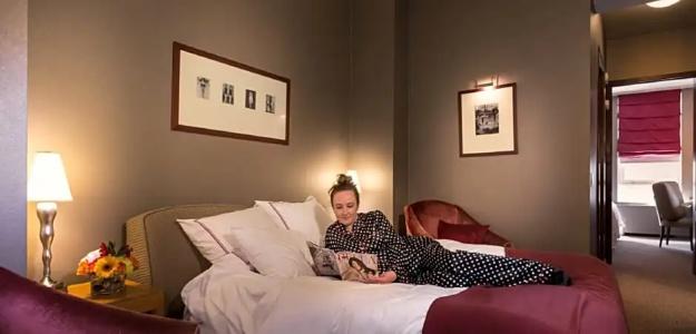 Giraffe by Library Hotel Collection - 108