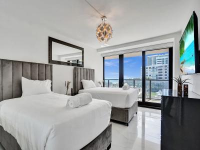 The Alexander All Suites - 705