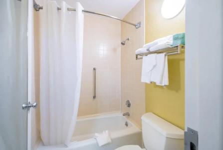 Quality Inn-Central Park Area - 45
