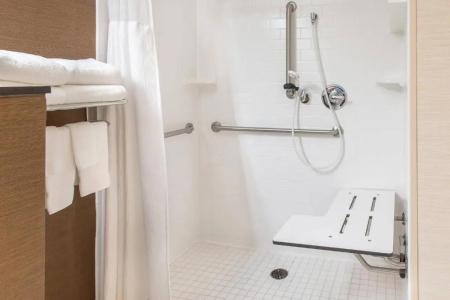 Fairfield Inn & Suites - 32