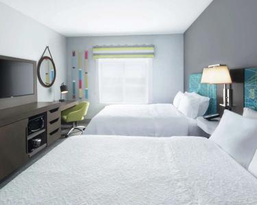 Hampton Inn & Suites - 43