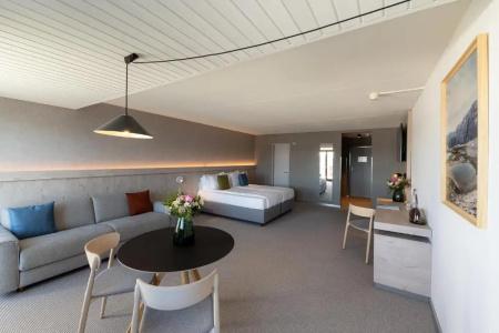 Victoria & Residence - 108