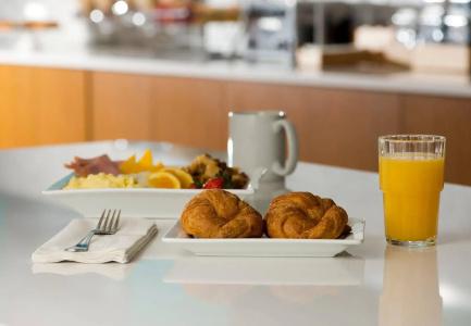 SpringHill Suites by Marriott - 11