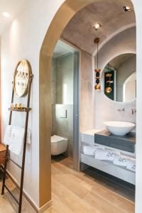 Blue Carpet Luxury Suites - 210