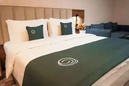 Cosmopolitan - 3