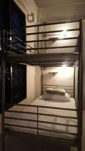 8 Sleeper Street Hostel - 21