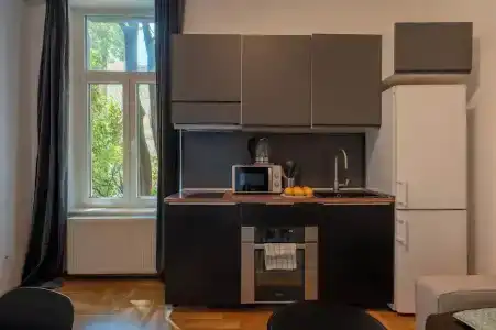 Doma Zagreb - 180