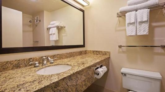 Best Western Plus Bayside Inn - 123