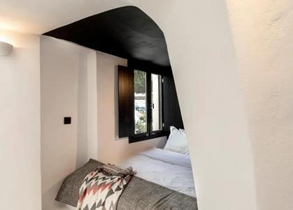 Pearl of Caldera Oia - Boutique by Pearl Collection - 0