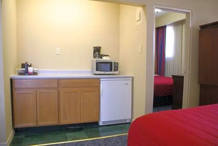 Ramada by Wyndham - 18