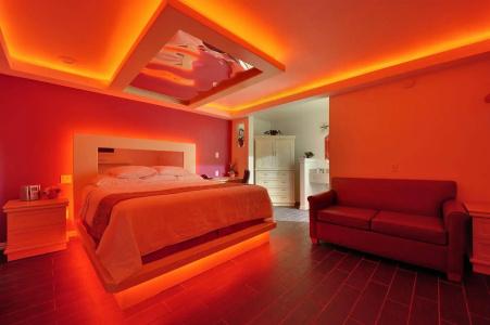 Romantic Inn & Suites - 2