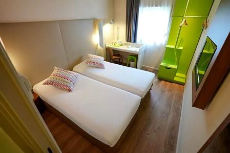 Campanile Roissy - 55