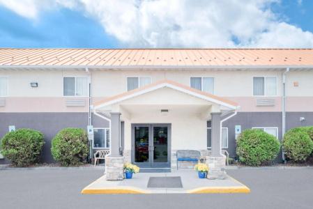 Days Inn & Suites by Wyndham 19th Ave/Airport Dome - 18
