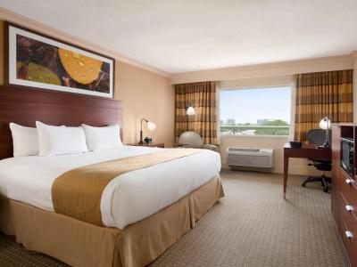 DoubleTree by Hilton Dallas - Love Field - 50