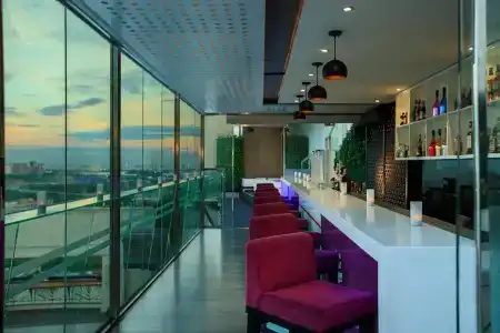Renaissance Riverside Saigon - 15