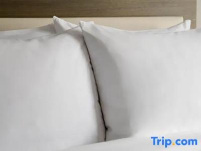Courtyard by Marriott Waikiki Beach - 33