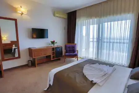 Melis Kusadasi - 106