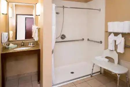 Comfort Suites Airport Convention Center - 8