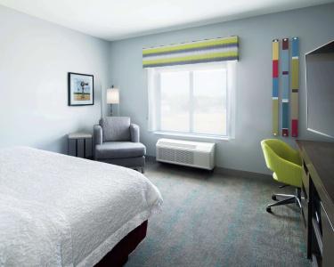 Hampton Inn & Suites - 2