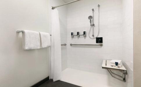 Four Points by Sheraton Arena - 8