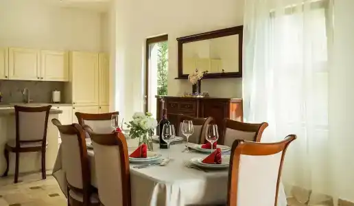 Oak Leaf Residences - 102