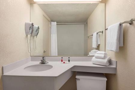 Baymont by Wyndham - Intl Speedway - 8