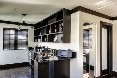 Lincoln Arms Suites - 9