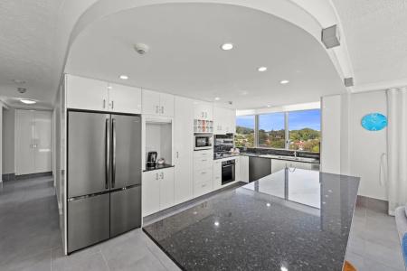 Burleigh Beach Tower - 125