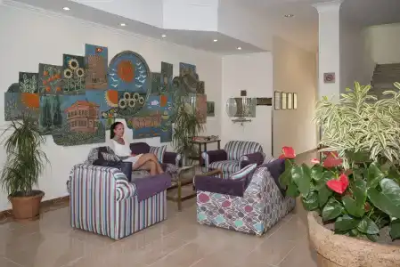 Riviera Apart - 1