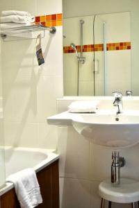 Kyriad Tours Centre - 56