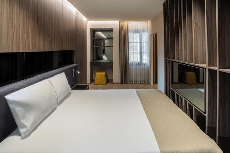 Nish İstanbul Suites & - 100